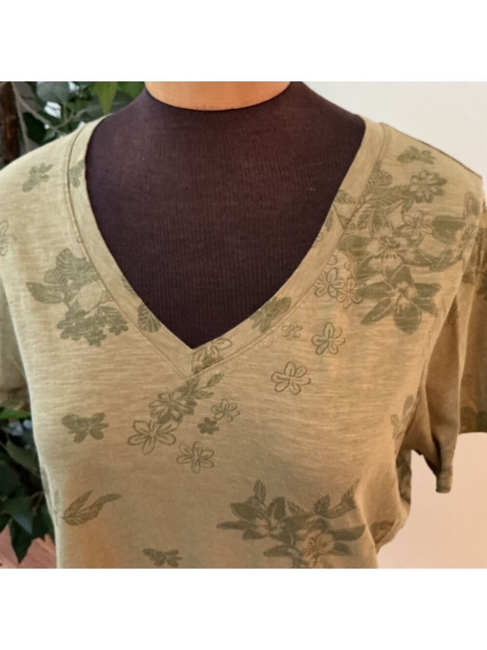 Sonoma Everyday short sleeve v neck tee Womns size Large tag free - Picture 7 of 8